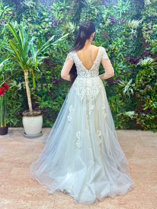 Elegant Lace Tulle Bridal Gown